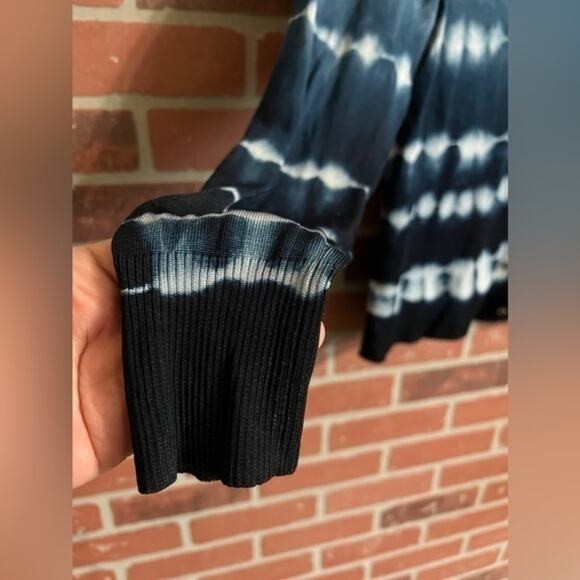 Chico’s | Blue/White Tie Dye Ombré Cardigan Sweater - Picture 2 of 8